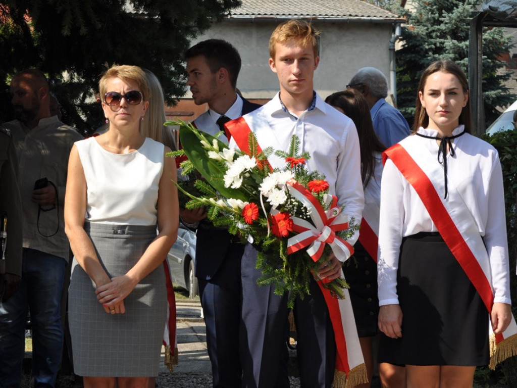 Uroczystości patriotyczne na cmentarzu przy ul. Listopadowej [zdjęcia]