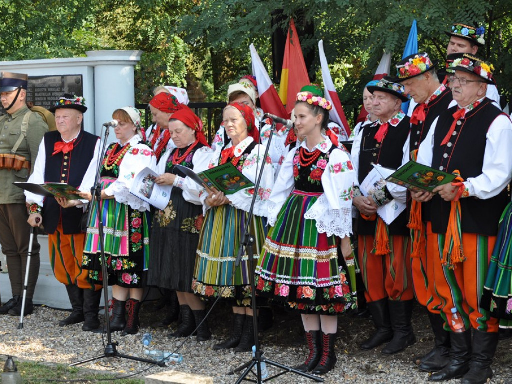 Uroczystości patriotyczne na cmentarzu przy ul. Listopadowej [zdjęcia]