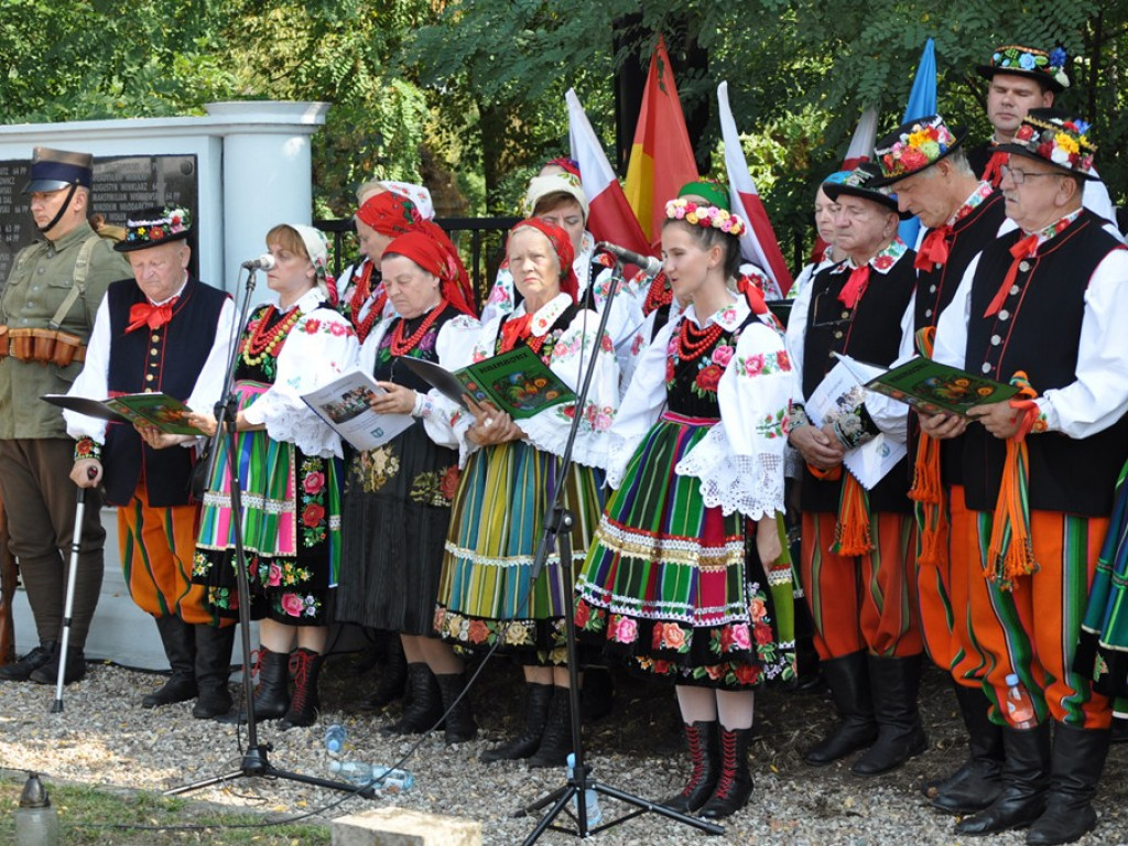 Uroczystości patriotyczne na cmentarzu przy ul. Listopadowej [zdjęcia]