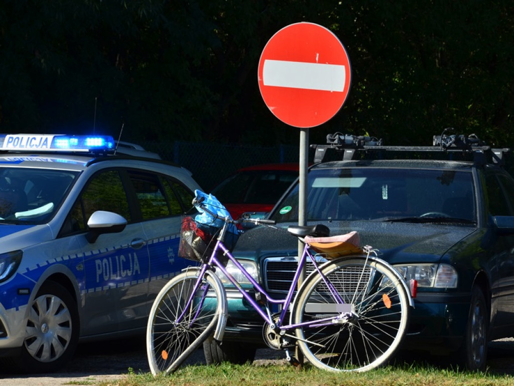 Samochód potrącił rowerzystkę jadącą z córką