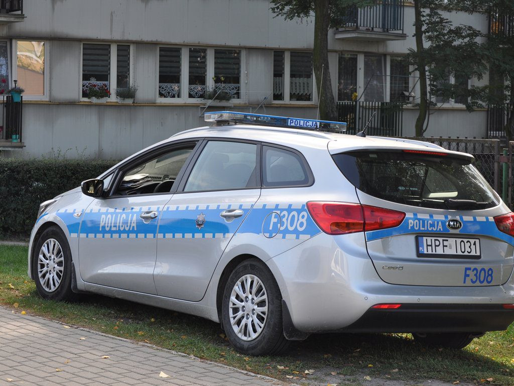 Kobieta bez prawa do opieki nad dzieckiem zamknęła się w mieszkaniu. Interweniowała policja - aktualizacja