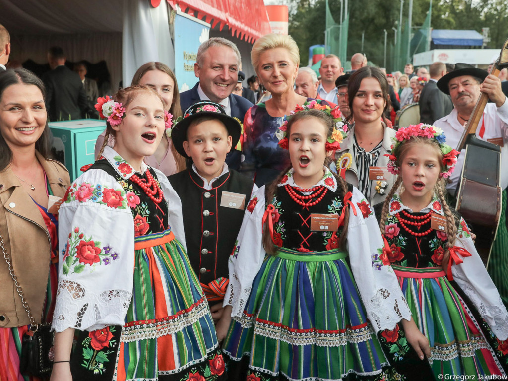 Łowickie akcenty na dożynkach prezydenckich w Spale