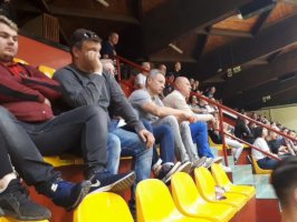 Jeden do przodu, drugi do tyłu