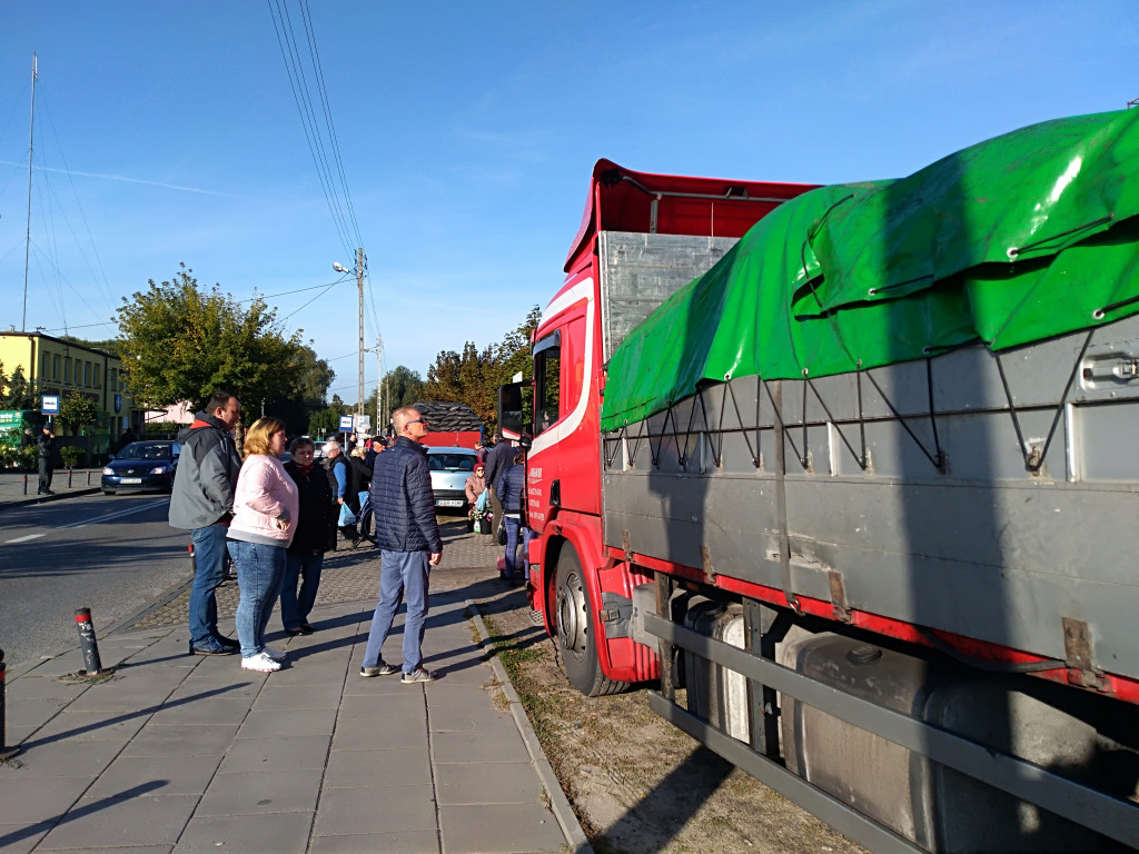 Kontrole nielegalnego handlu na targowisku w Głownie