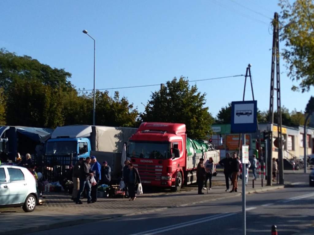 Kontrole nielegalnego handlu na targowisku w Głownie