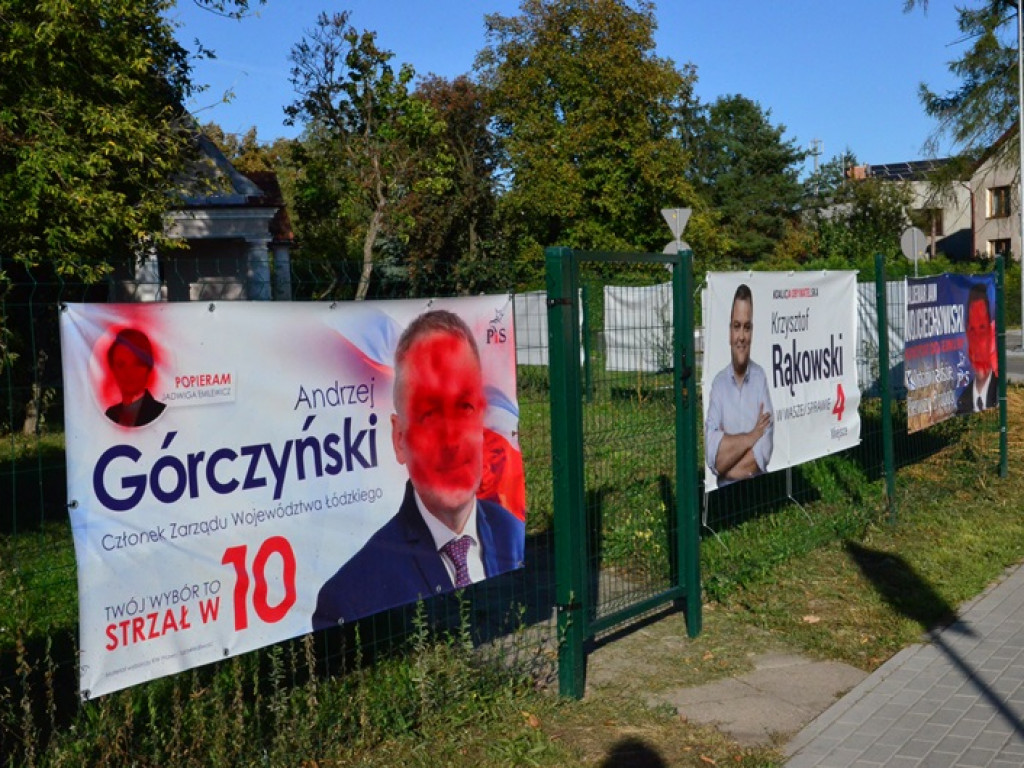 Zniszczone banery kandydatów do Sejmu z listy PiS