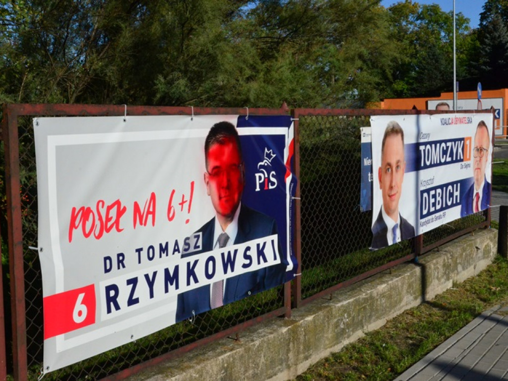 Zniszczone banery kandydatów do Sejmu z listy PiS
