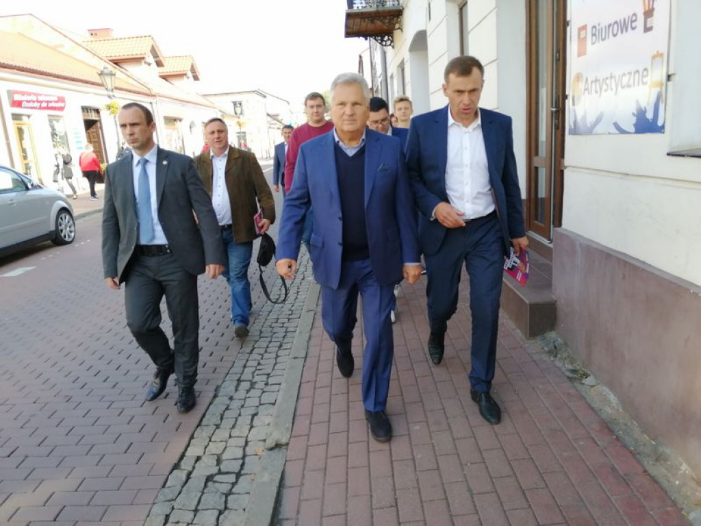 Były prezydent Aleksander Kwaśniewski w Łowiczu