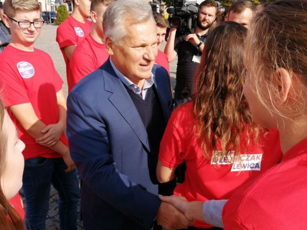 Były prezydent Aleksander Kwaśniewski w Łowiczu