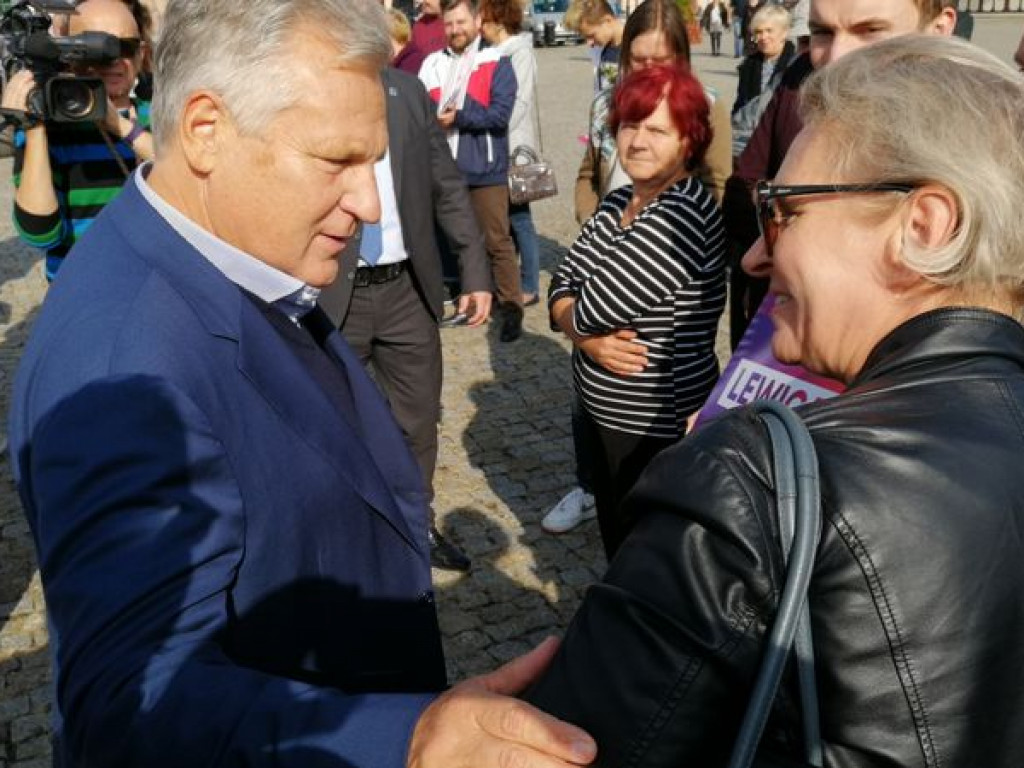Były prezydent Aleksander Kwaśniewski w Łowiczu