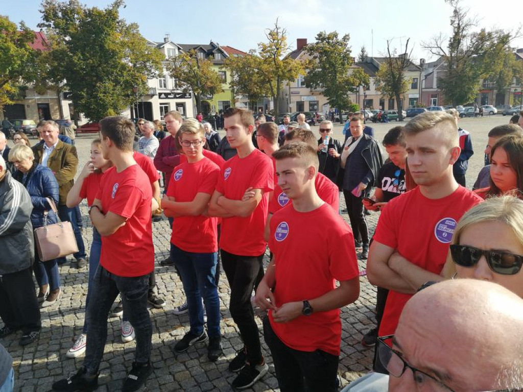 Były prezydent Aleksander Kwaśniewski w Łowiczu