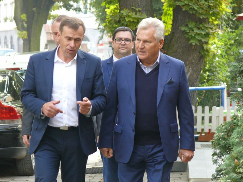 Były prezydent Aleksander Kwaśniewski w Łowiczu