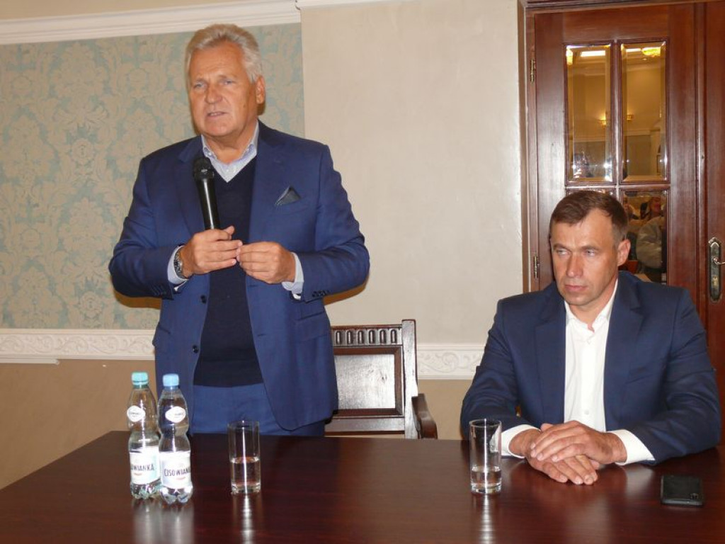 Były prezydent Aleksander Kwaśniewski w Łowiczu