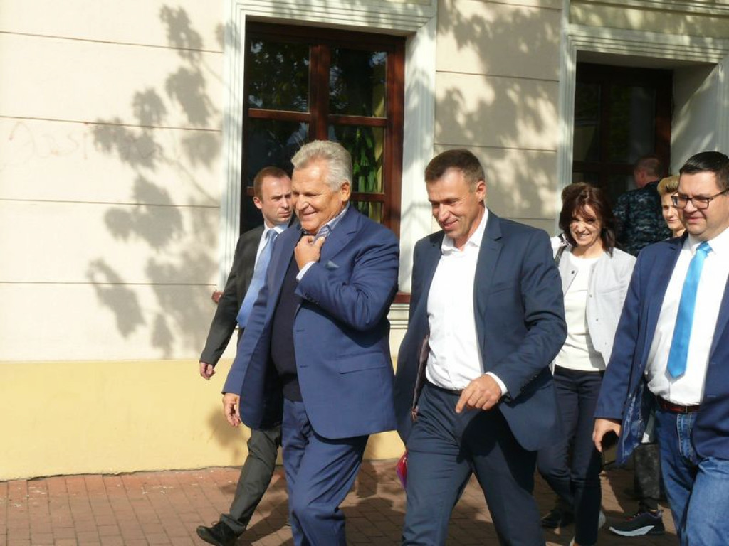 Były prezydent Aleksander Kwaśniewski w Łowiczu