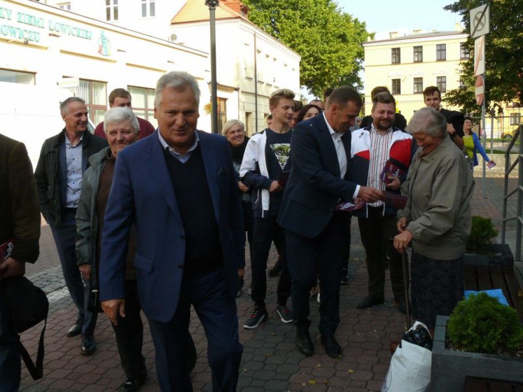 Były prezydent Aleksander Kwaśniewski w Łowiczu