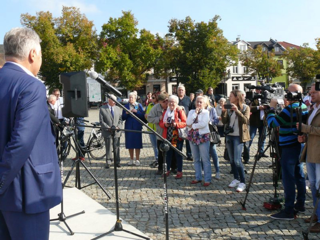 Były prezydent Aleksander Kwaśniewski w Łowiczu