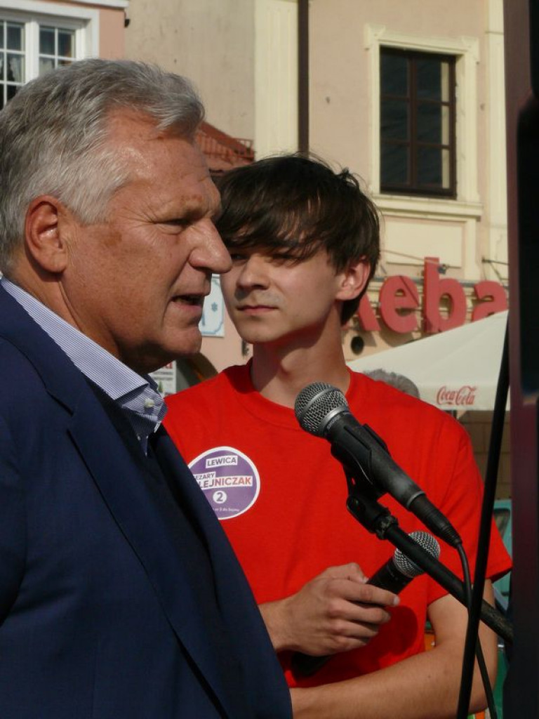 Były prezydent Aleksander Kwaśniewski w Łowiczu