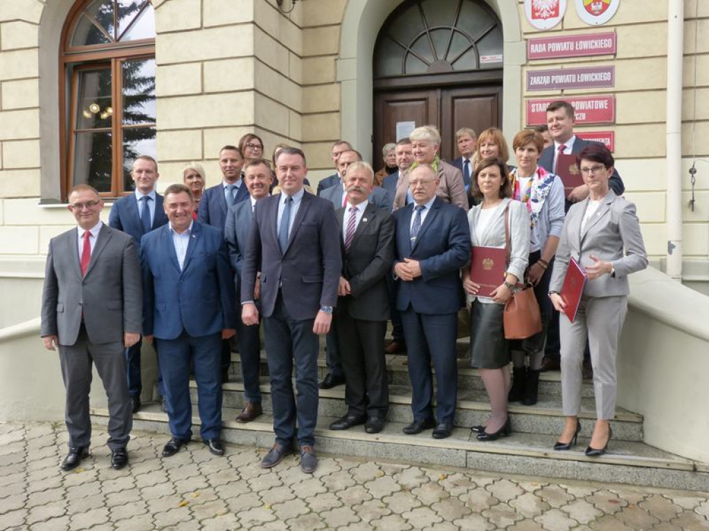 Uroczyste podpisanie umów na drogi