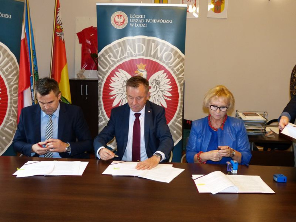Uroczyste podpisanie umów na drogi