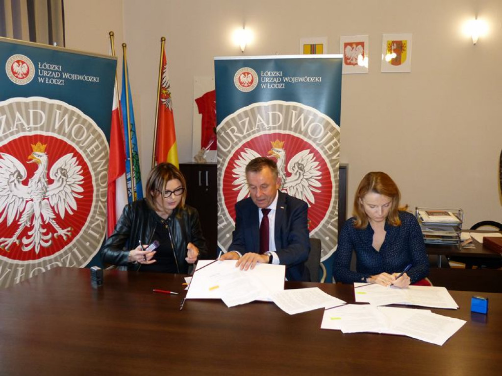 Uroczyste podpisanie umów na drogi