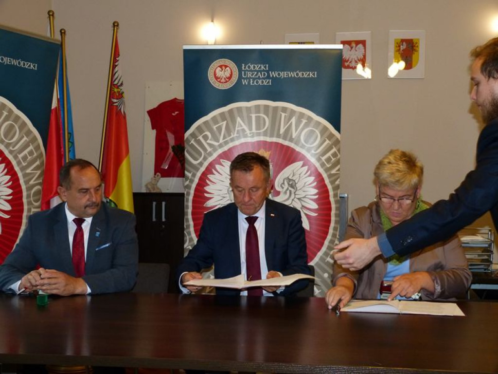 Uroczyste podpisanie umów na drogi