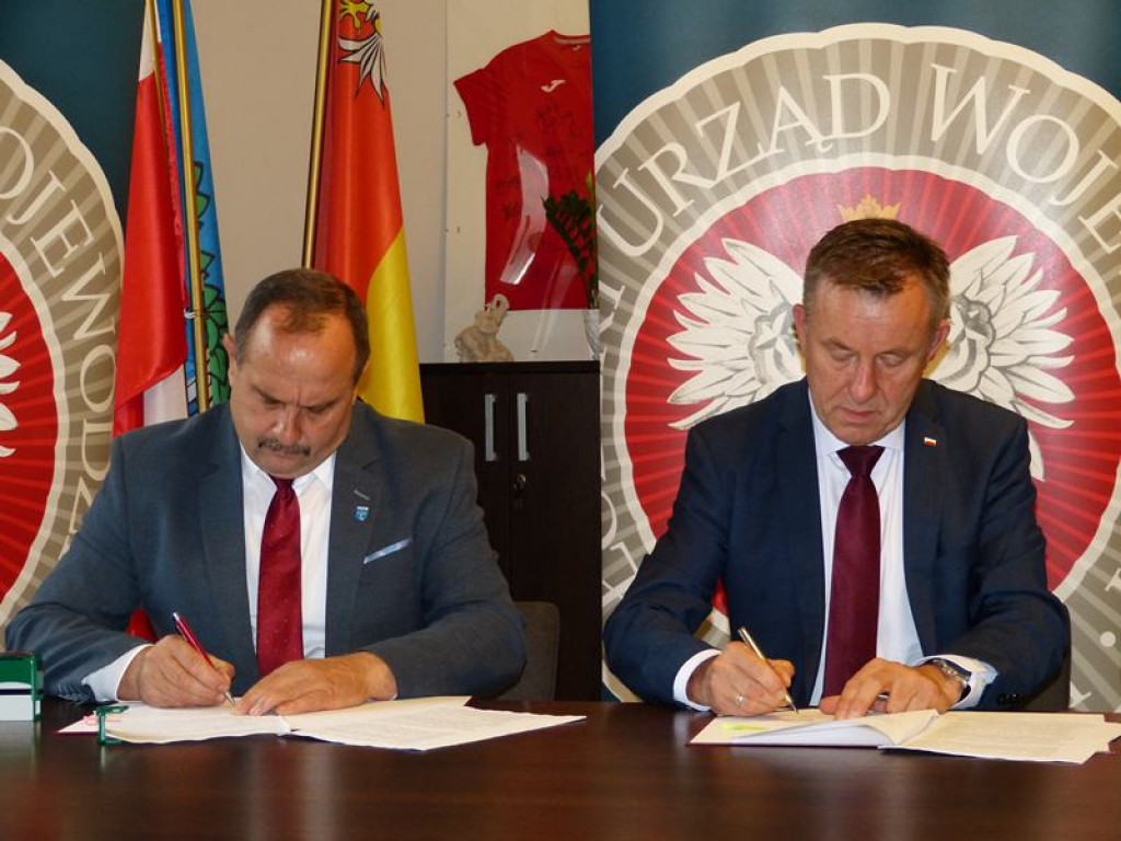 Uroczyste podpisanie umów na drogi