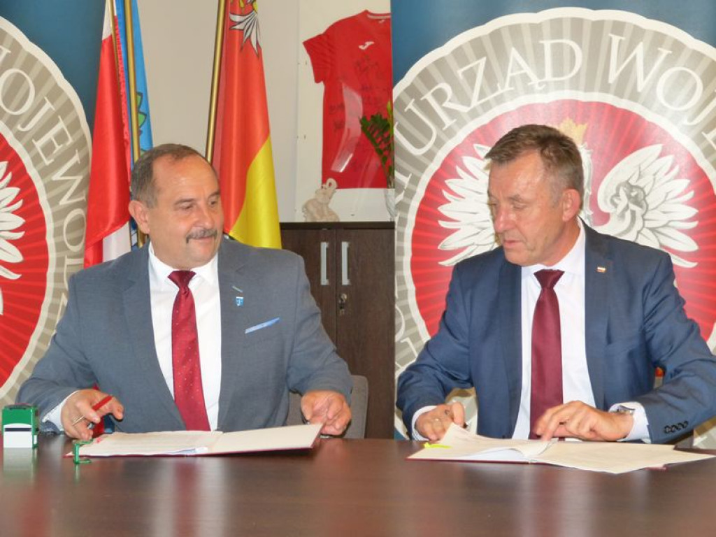 Uroczyste podpisanie umów na drogi