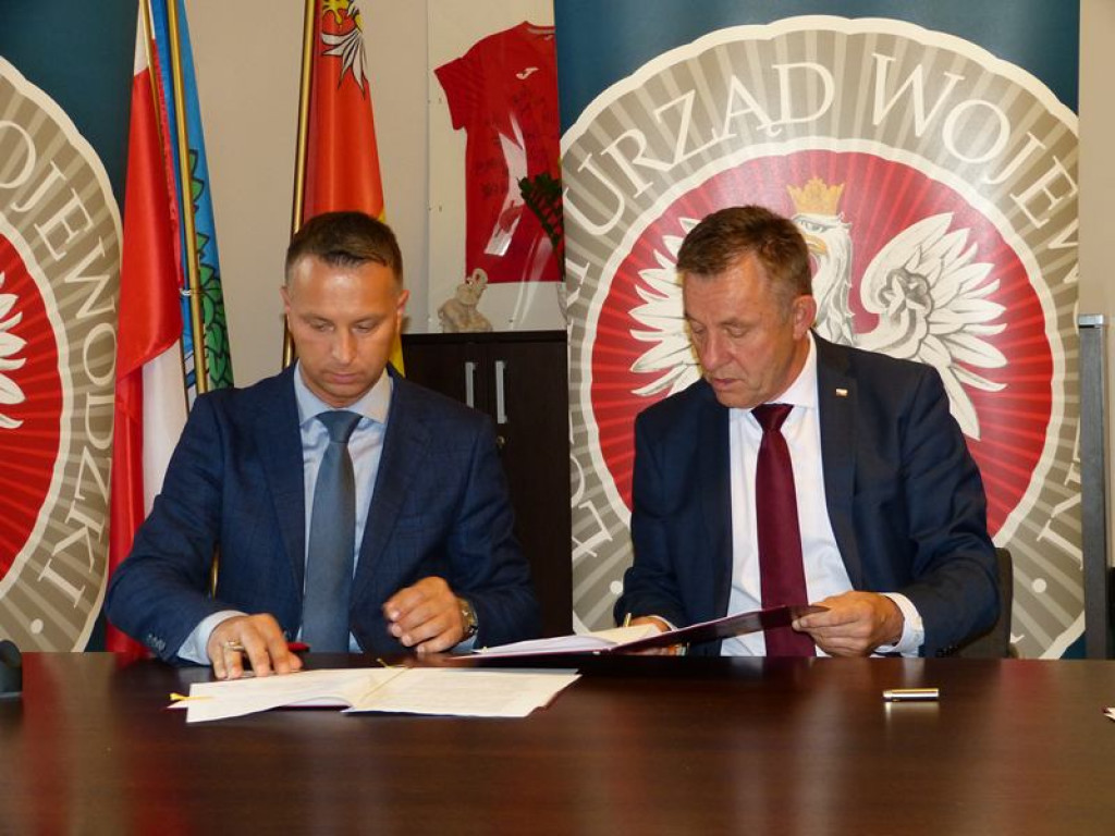 Uroczyste podpisanie umów na drogi