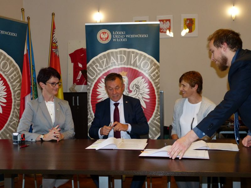 Uroczyste podpisanie umów na drogi