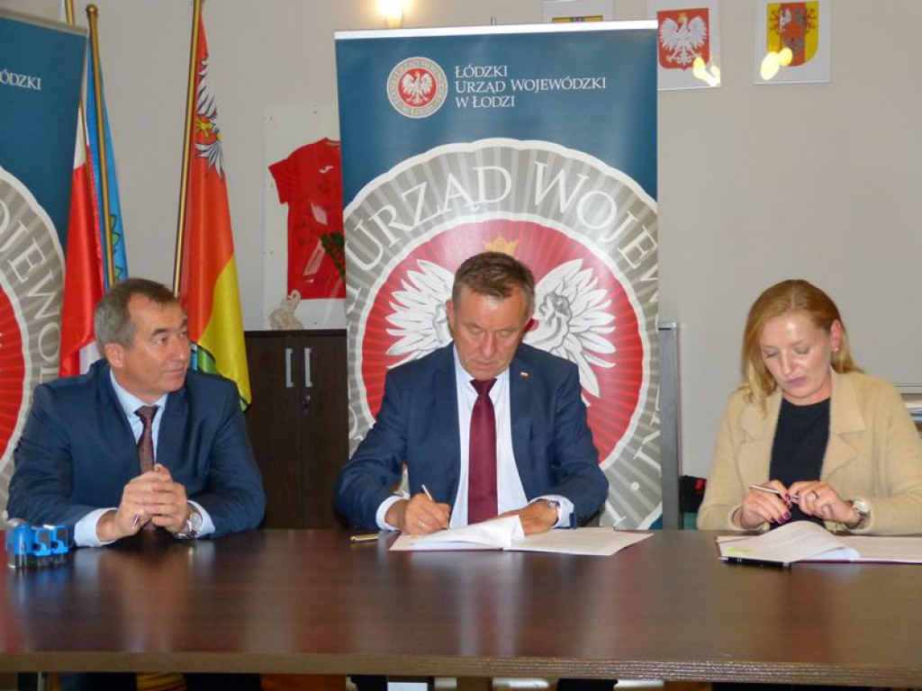 Uroczyste podpisanie umów na drogi