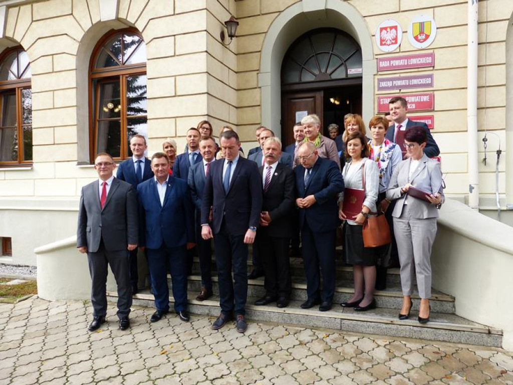 Uroczyste podpisanie umów na drogi