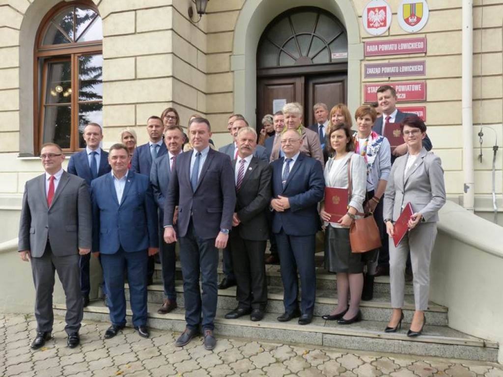 Uroczyste podpisanie umów na drogi