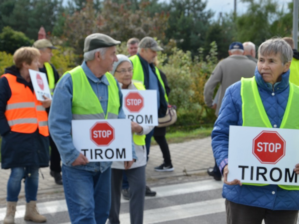 Chodzą po pasach i blokują Warszawską i Bolimowską