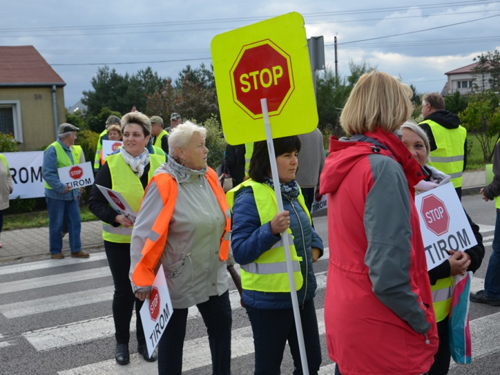 Chodzą po pasach i blokują Warszawską i Bolimowską