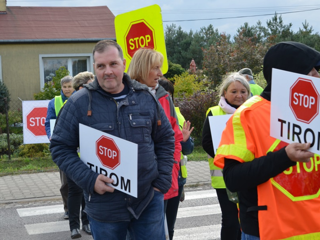 Chodzą po pasach i blokują Warszawską i Bolimowską