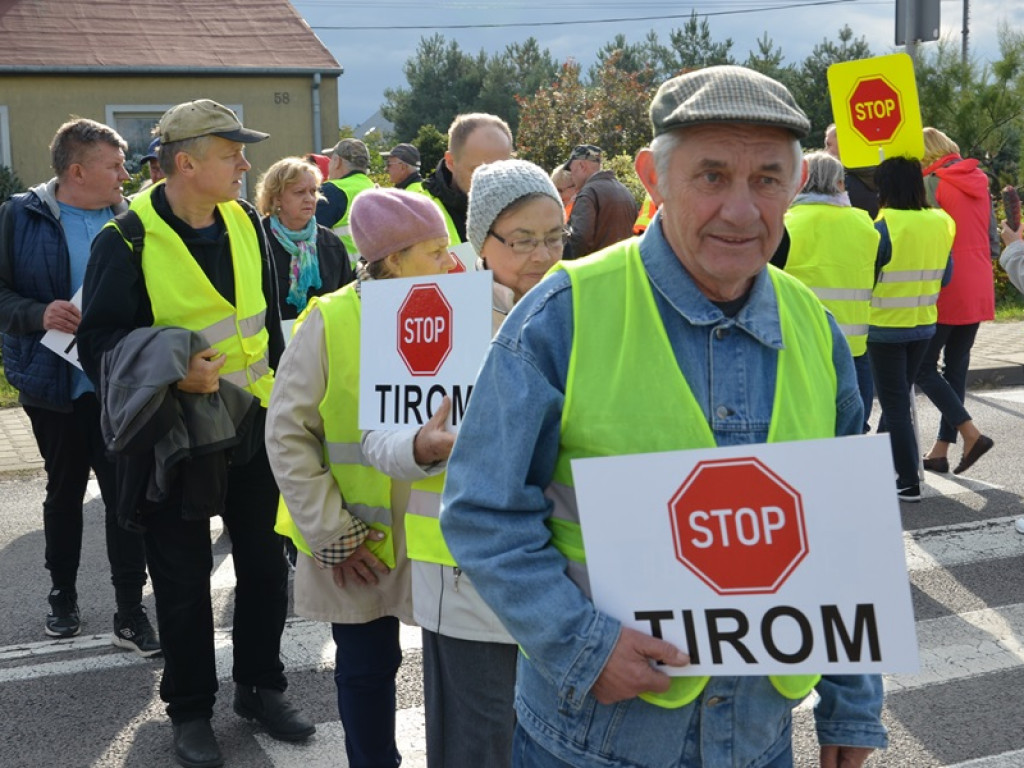Chodzą po pasach i blokują Warszawską i Bolimowską