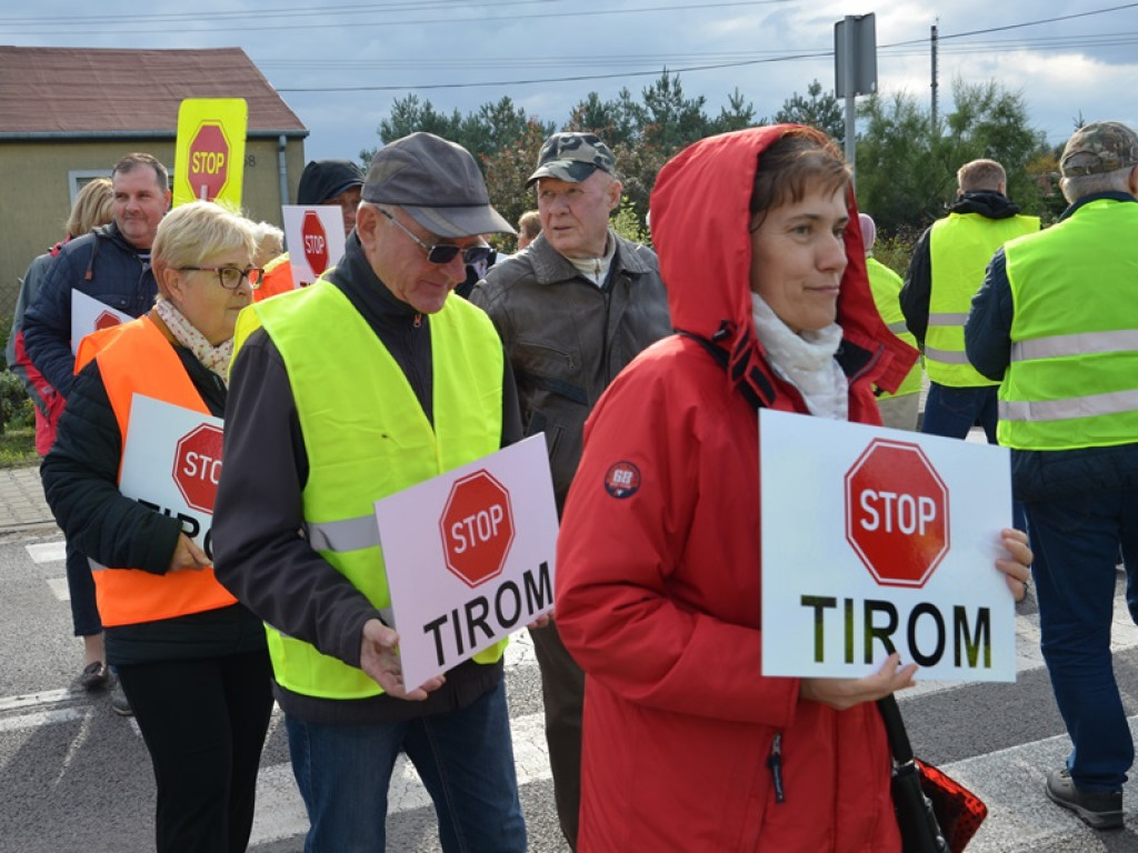 Chodzą po pasach i blokują Warszawską i Bolimowską