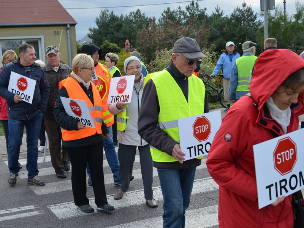 Chodzą po pasach i blokują Warszawską i Bolimowską