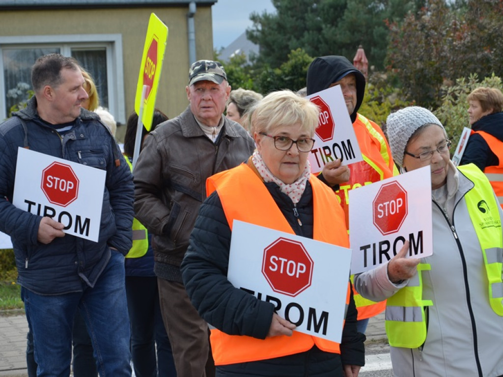 Chodzą po pasach i blokują Warszawską i Bolimowską
