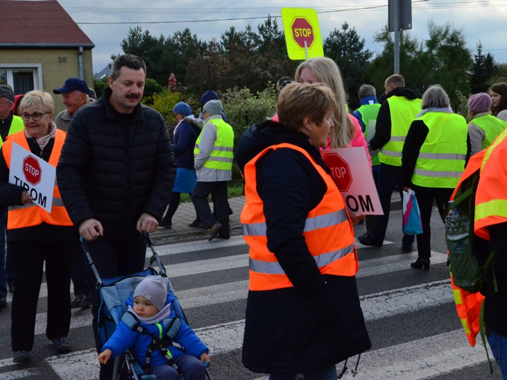 Chodzą po pasach i blokują Warszawską i Bolimowską