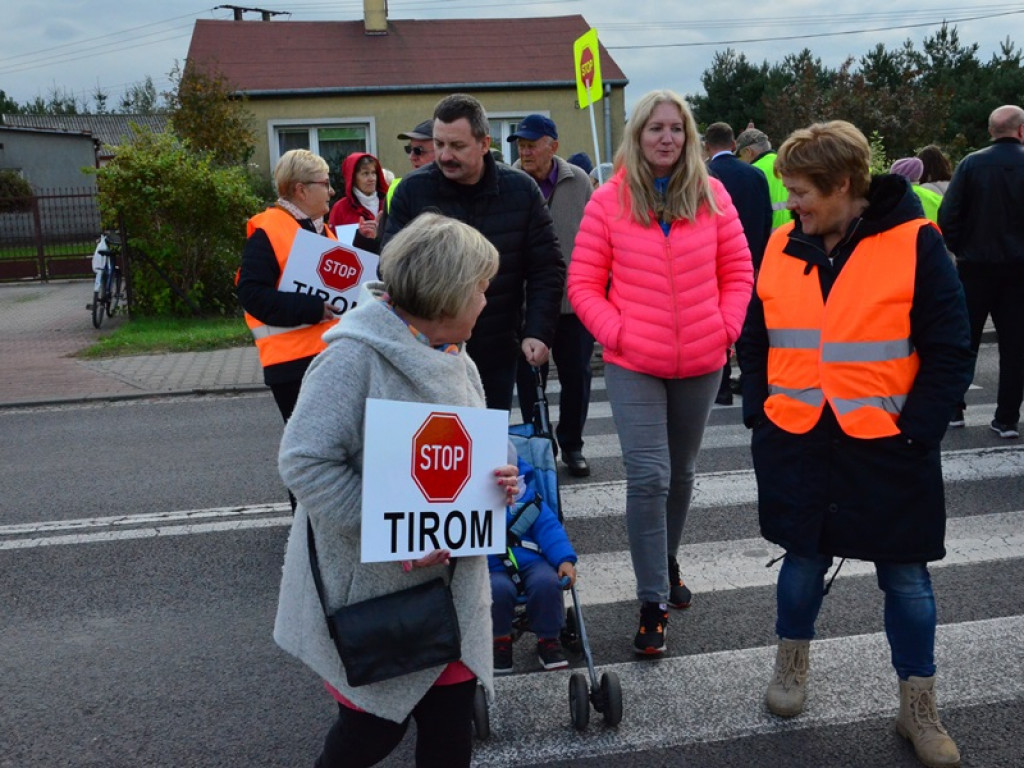 Chodzą po pasach i blokują Warszawską i Bolimowską