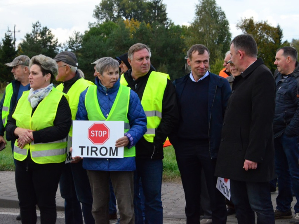 Chodzą po pasach i blokują Warszawską i Bolimowską