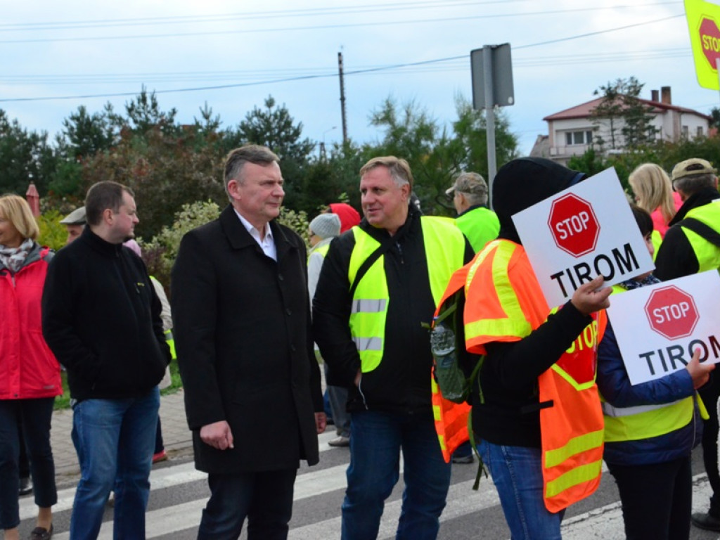 Chodzą po pasach i blokują Warszawską i Bolimowską