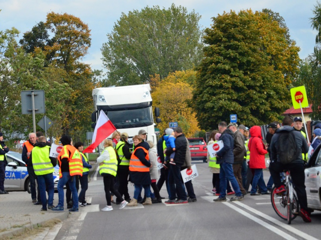 Chodzą po pasach i blokują Warszawską i Bolimowską