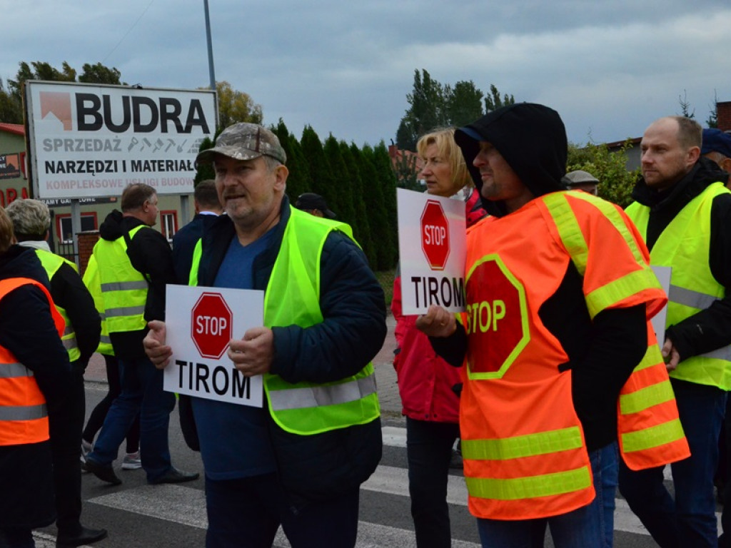 Chodzą po pasach i blokują Warszawską i Bolimowską