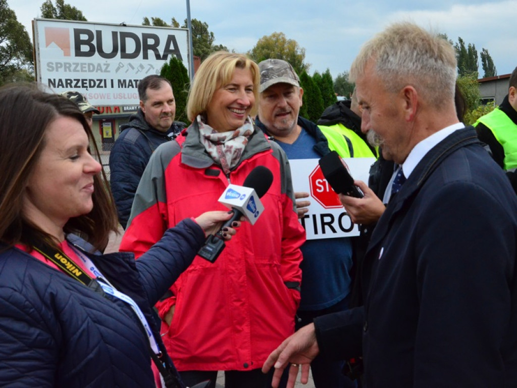Chodzą po pasach i blokują Warszawską i Bolimowską