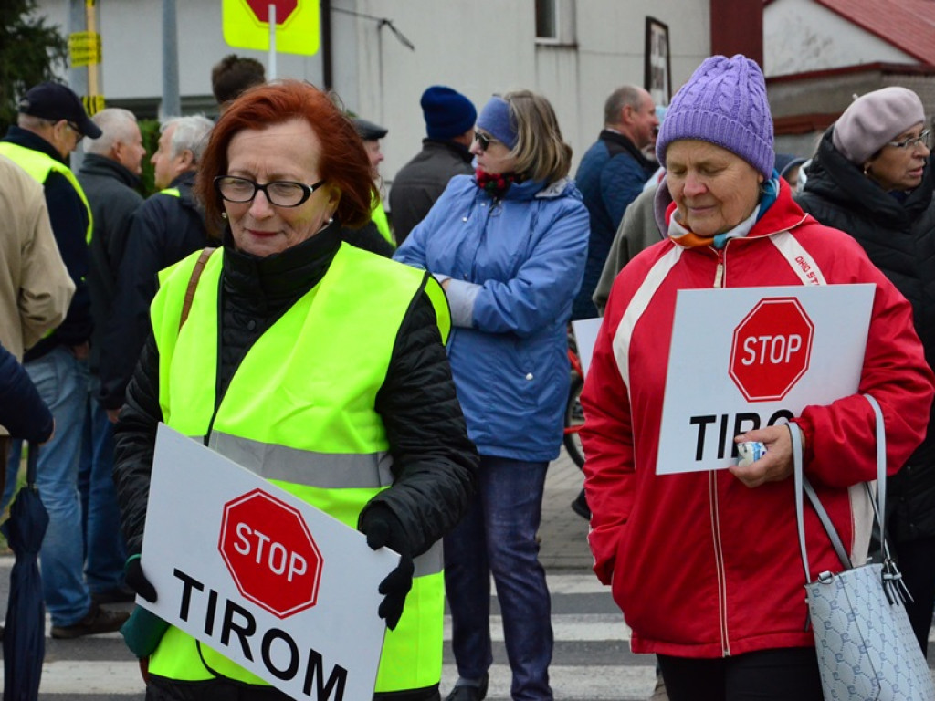 Chodzą po pasach i blokują Warszawską i Bolimowską
