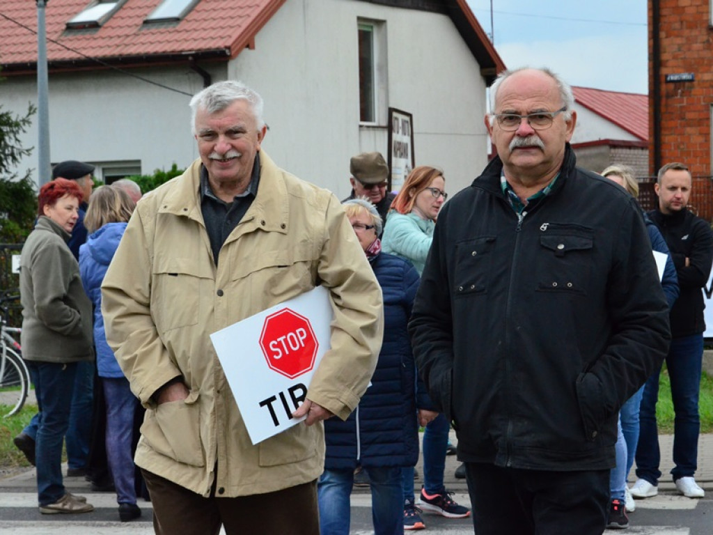 Chodzą po pasach i blokują Warszawską i Bolimowską