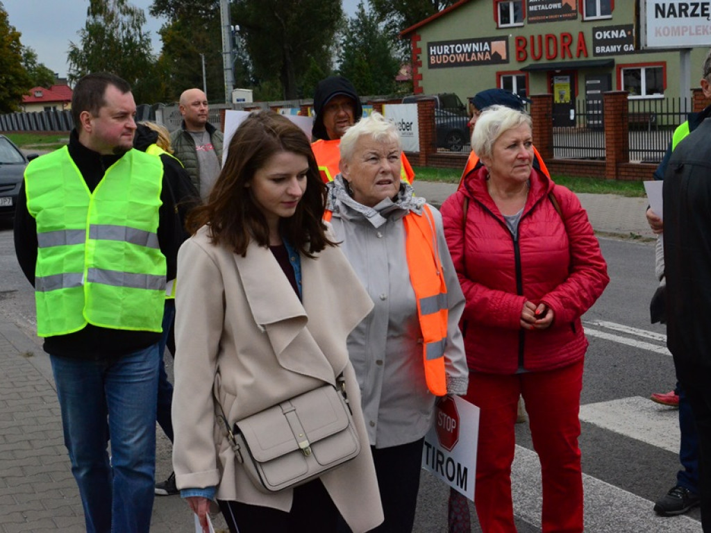 Chodzą po pasach i blokują Warszawską i Bolimowską