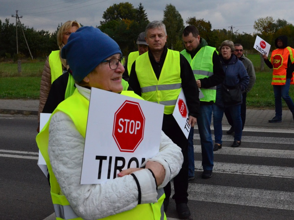 Drugi dzień blokad. TIR-y stoją w korkach